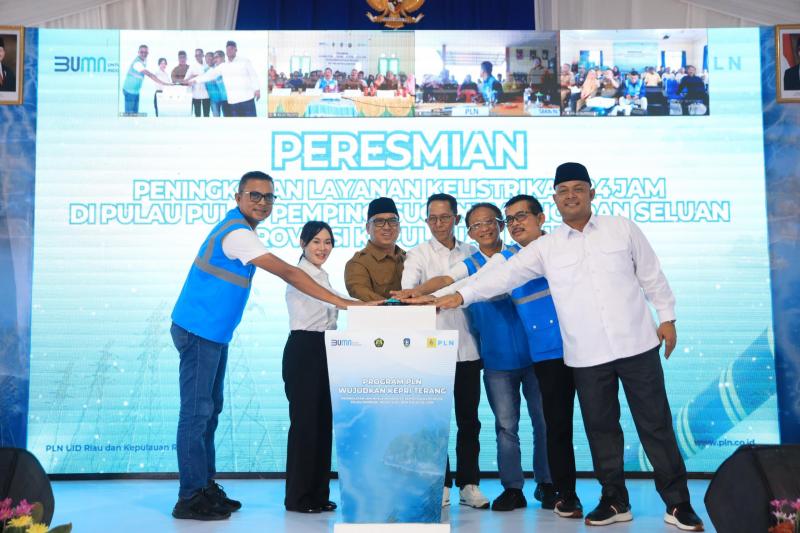 direktur-distribusi-pln-resmikan-layanan-kelistrikan-24-jam-di-empat-pulau-terpencil-