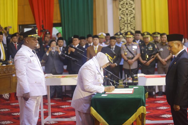 Siak Resmi Dipimpin Afni Z - Syamsurizal, Bupati Perempuan Pertama di Negeri Istana