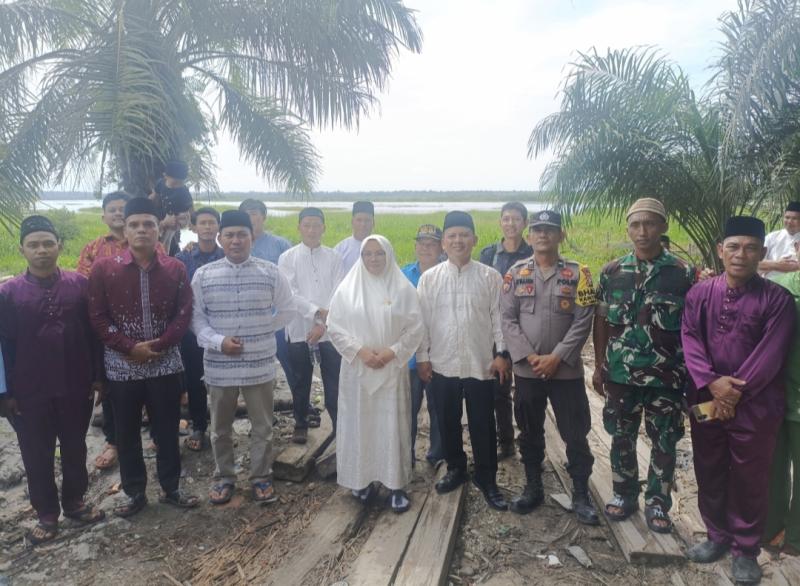 Dr Afni Z Laksanakan Salat Idul Adha di Tasik Betung, Kunjungan Pertama Usai Dilantik