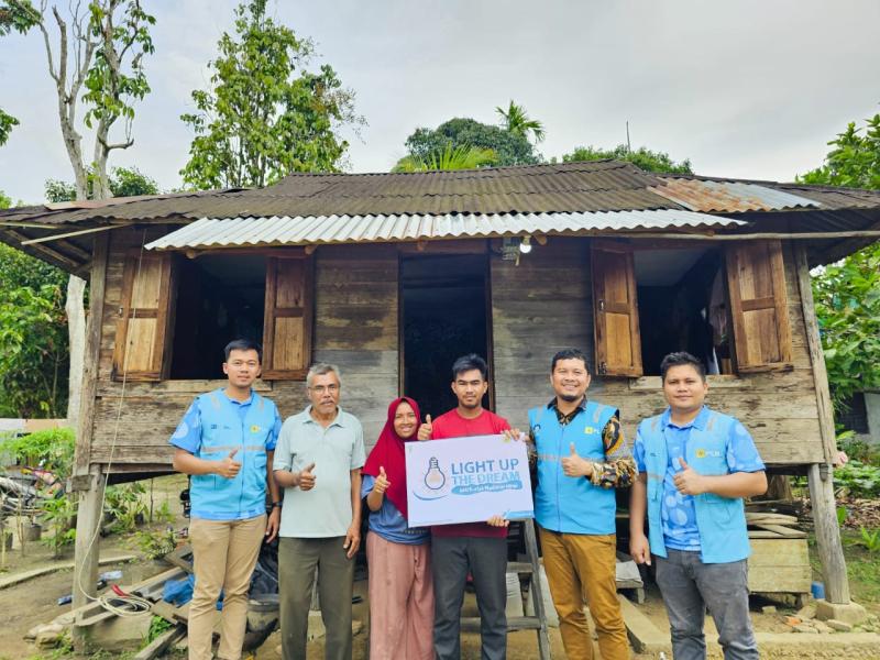 PLN UID Riau dan Kepulauan Riau Hadirkan Cahaya Harapan Melalui Program Light Up The Dream