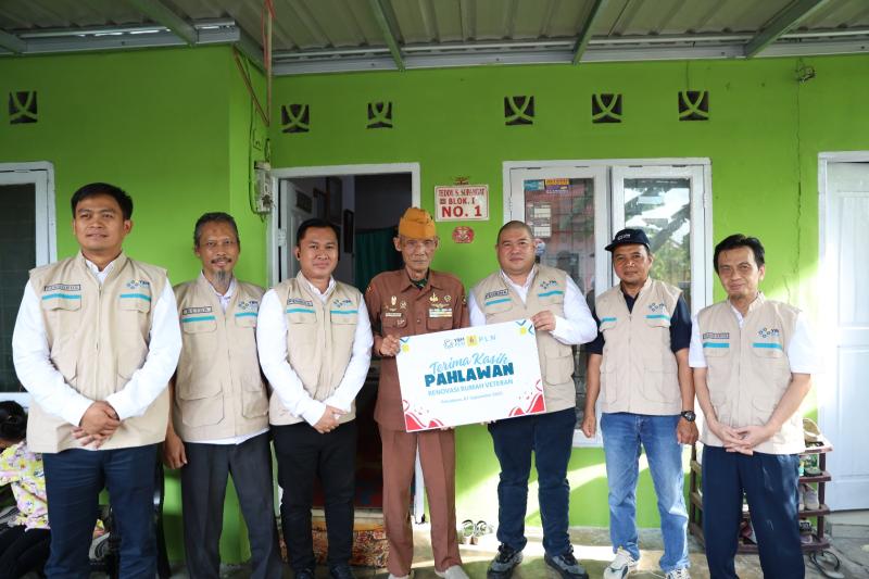 Wujud Kepedulian, PLN dan YBM PLN Serahkan Bantuan Bedah Rumah untuk Veteran