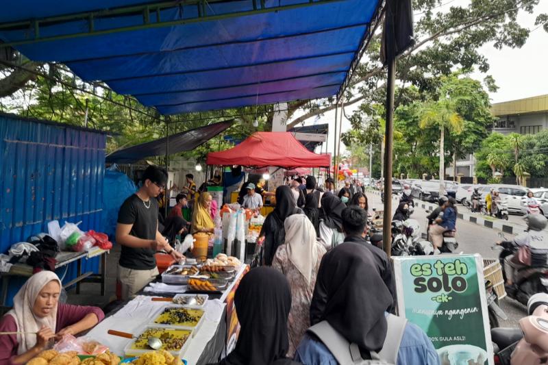 WR Supratman Jadi Magnet Takjil Ramadan
