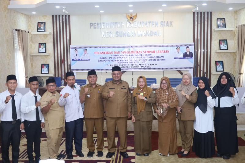 wabup-siak-lantik-anggota-bapekam-dua-kampung-di-sungai-mandau