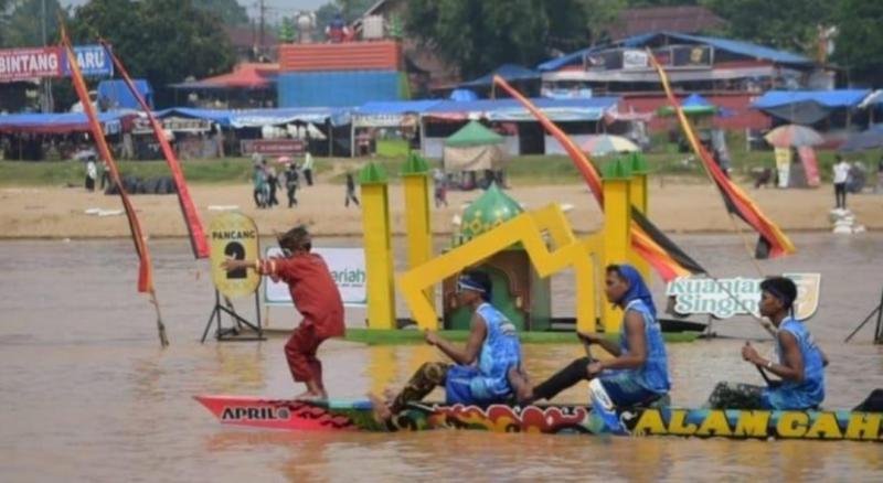 cerenti-bawa-pulang-gelar-juara-pacu-jalur