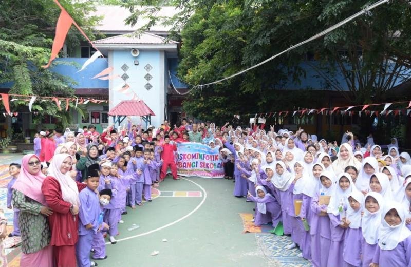 Diskominfotik Edukasi Siswa SDN 04 Bengkalis Bijak Bermedia Digital