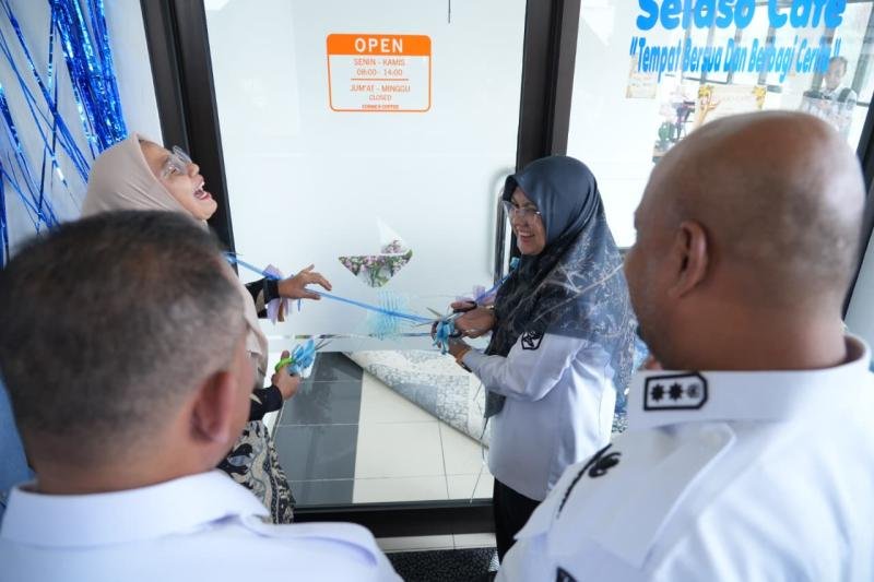 selaso-cafe-bukan-ngopi-biasa-afni-ingin-rakyat-nyaman-menunggu-di-kantor-bupati